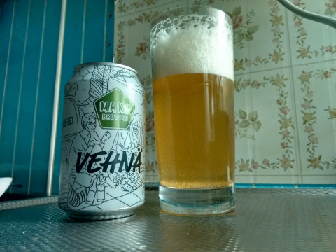 Maku Vehnä - can and poured in a glass